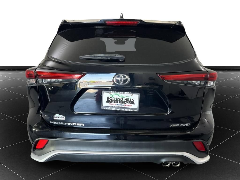 Used 2021 Toyota Highlander XSE AWD/4WD image 4