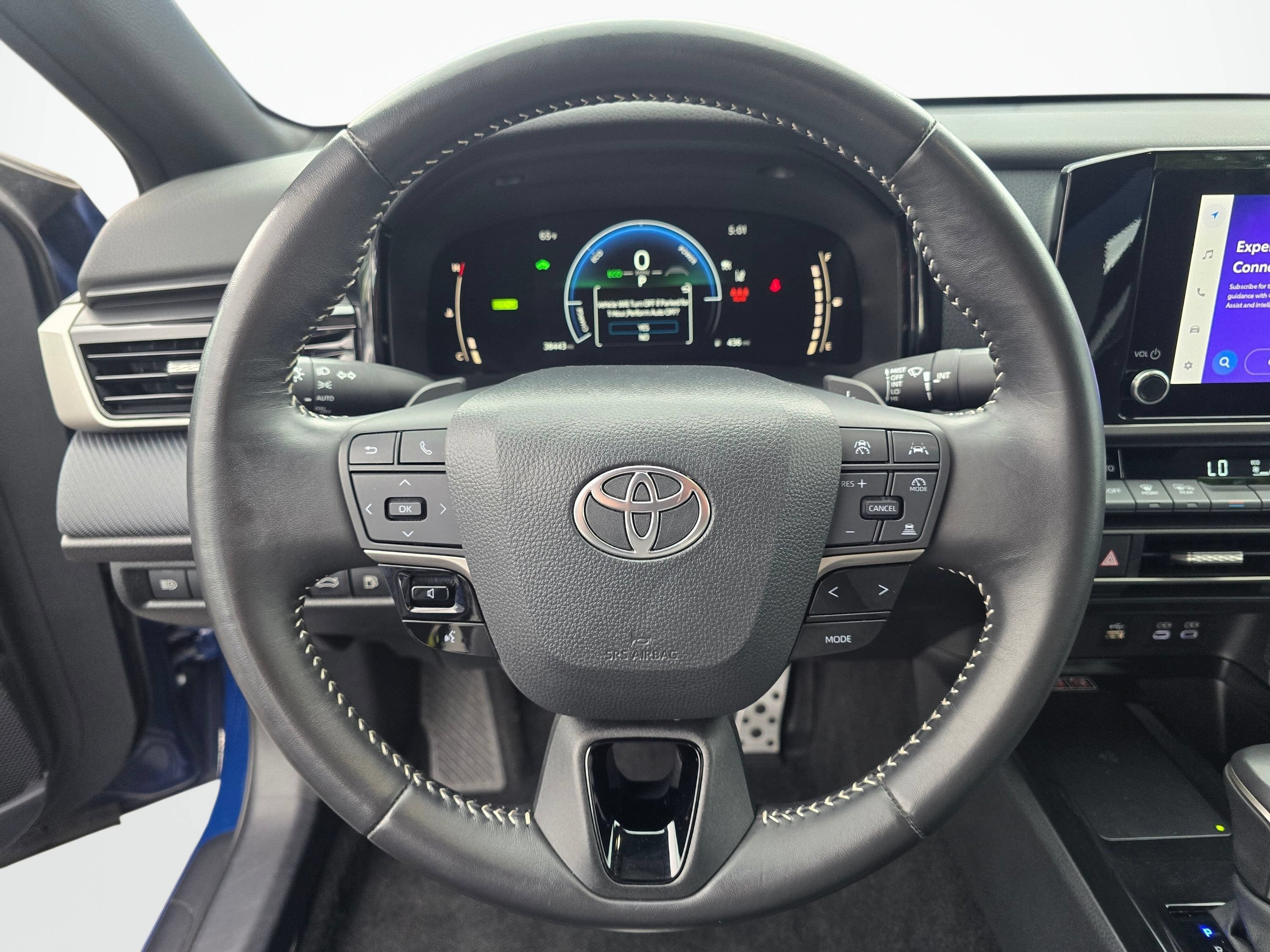 Used 2025 Toyota Camry SE FWD image 13