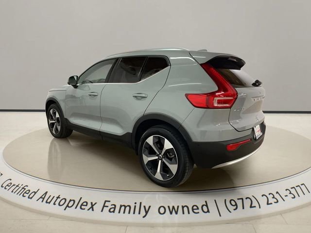 Used 2025 Volvo XC40 B5 Plus AWD/4WD image 3