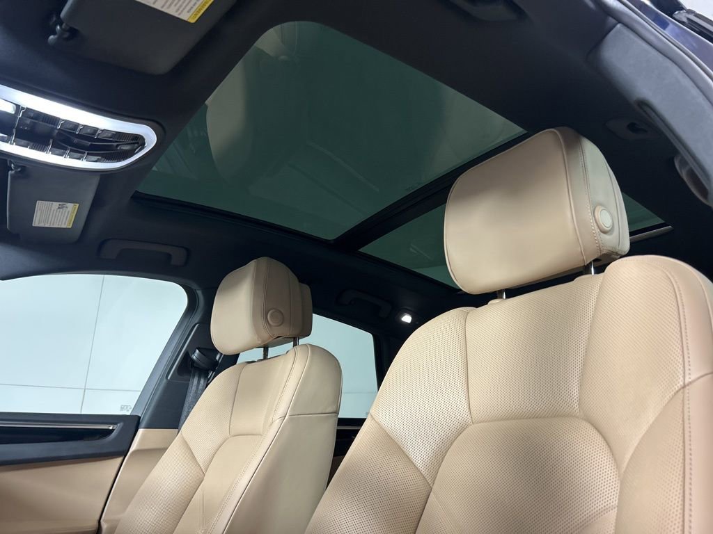 Certified 2022 Porsche Macan image 21