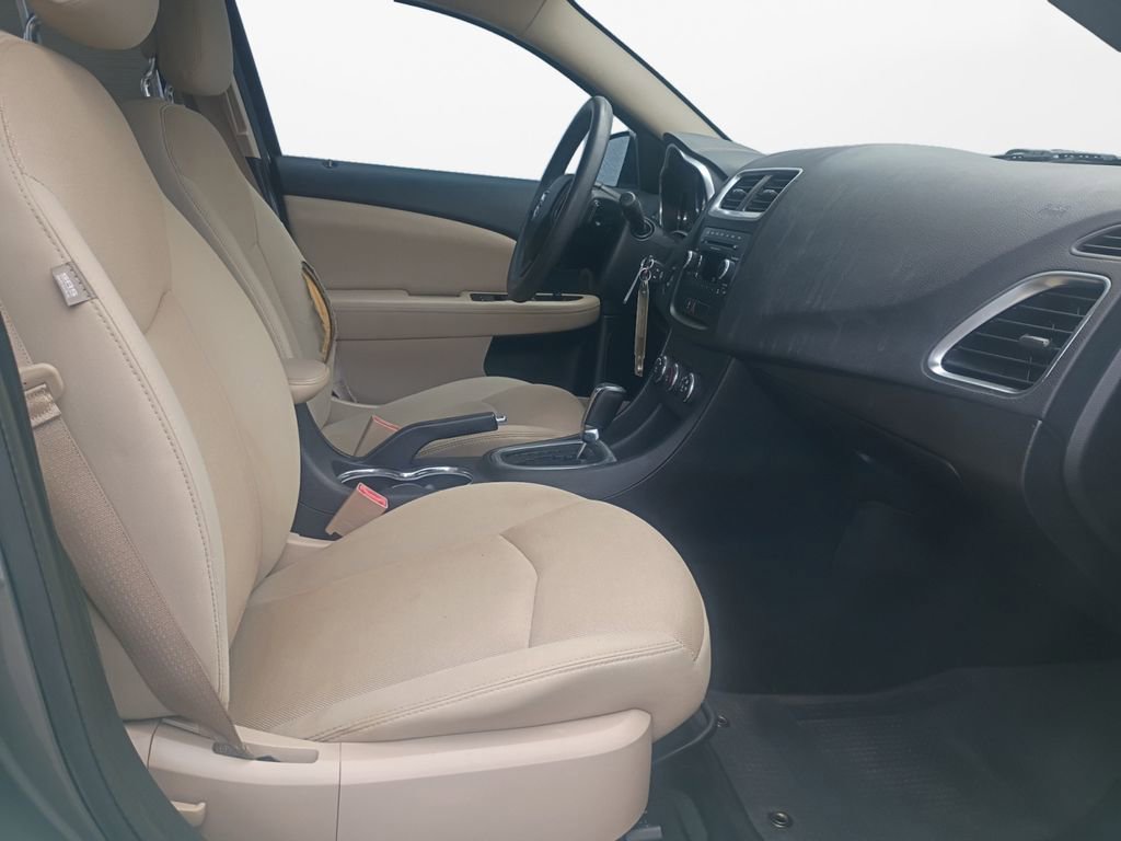 Used 2012 Dodge Avenger SE image 24
