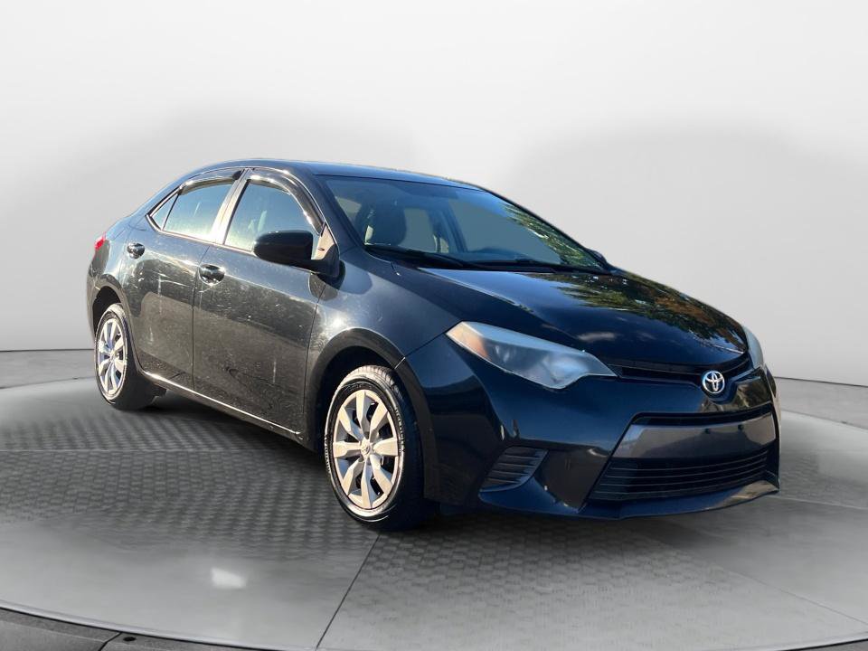 Used 2015 Toyota Corolla LE FWD image 1