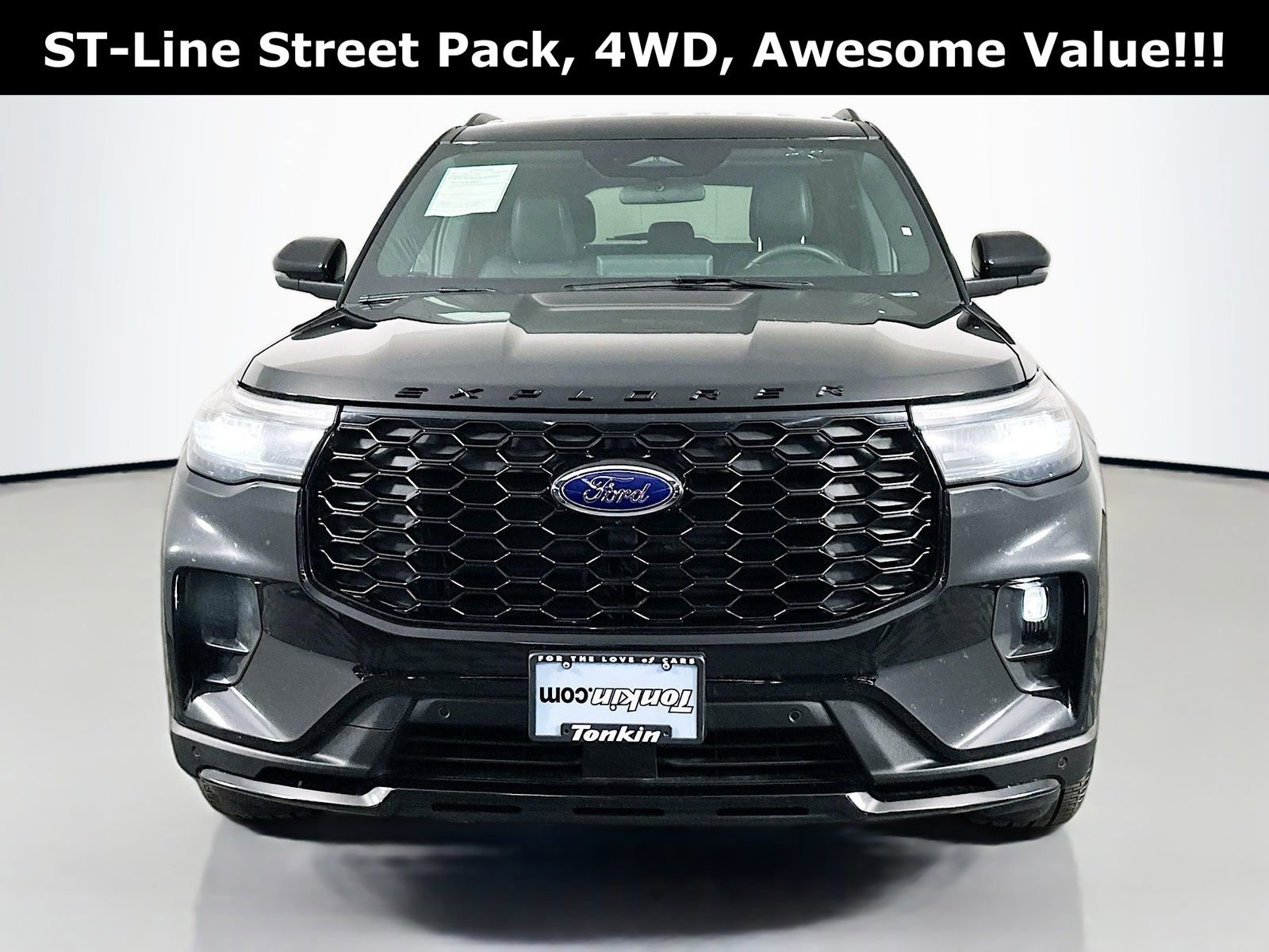 Used 2025 Ford Explorer ST-Line w/ ST-Line Street Pack image 2