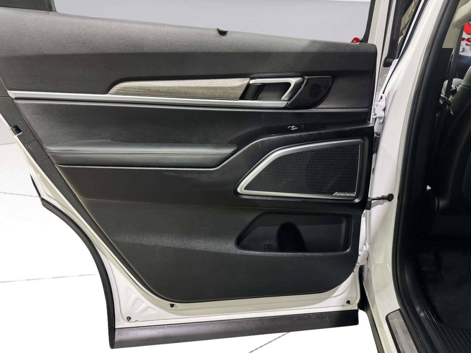 Used 2021 Kia Telluride SX w/ Towing Package FWD image 27