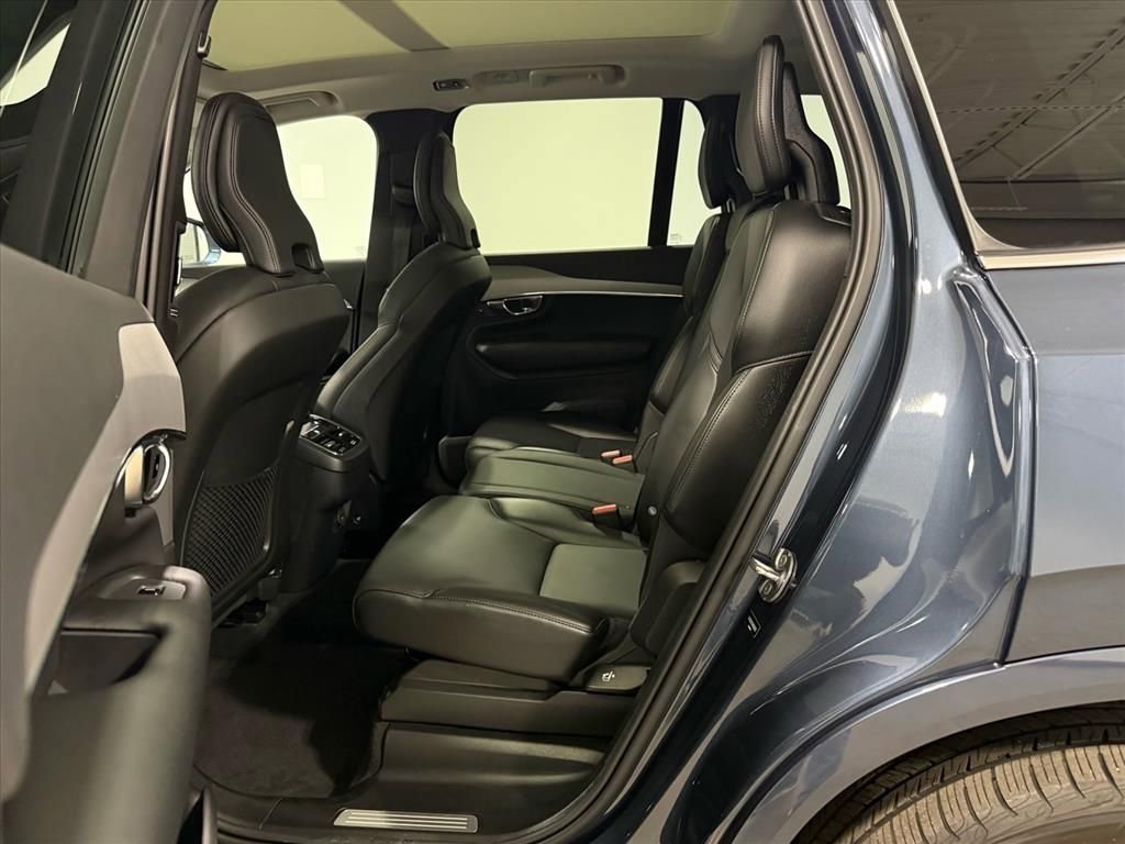 Used 2022 Volvo XC90 T5 Momentum image 14