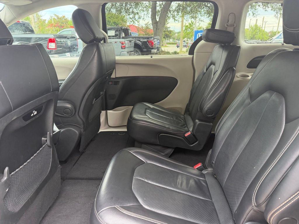 Used 2022 Chrysler Pacifica Touring-L FWD image 12