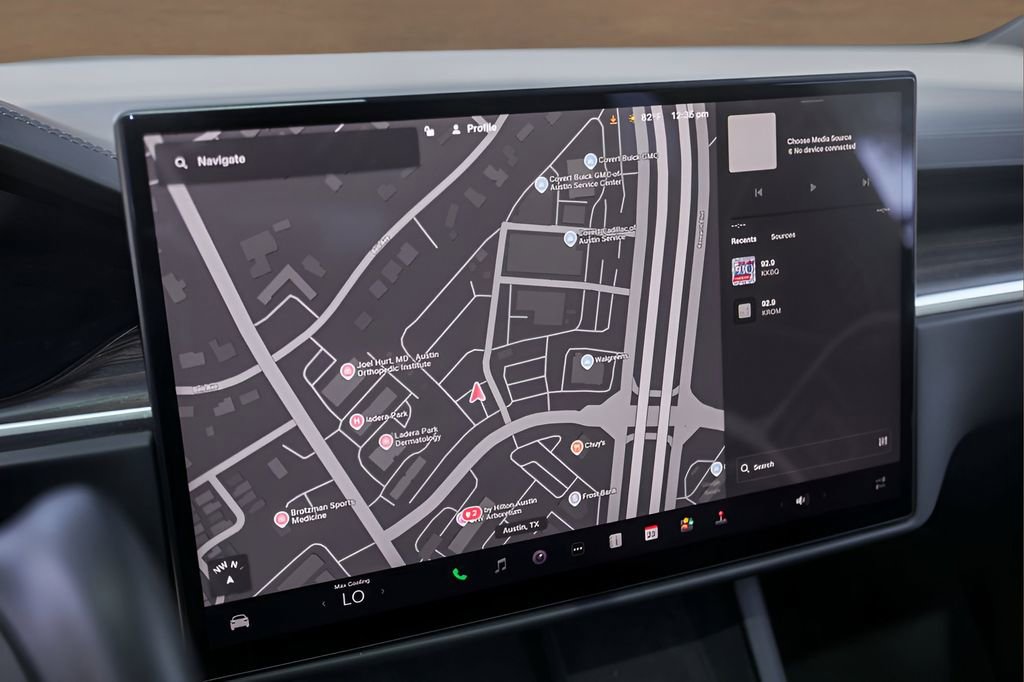 Used 2023 Tesla Model X image 15