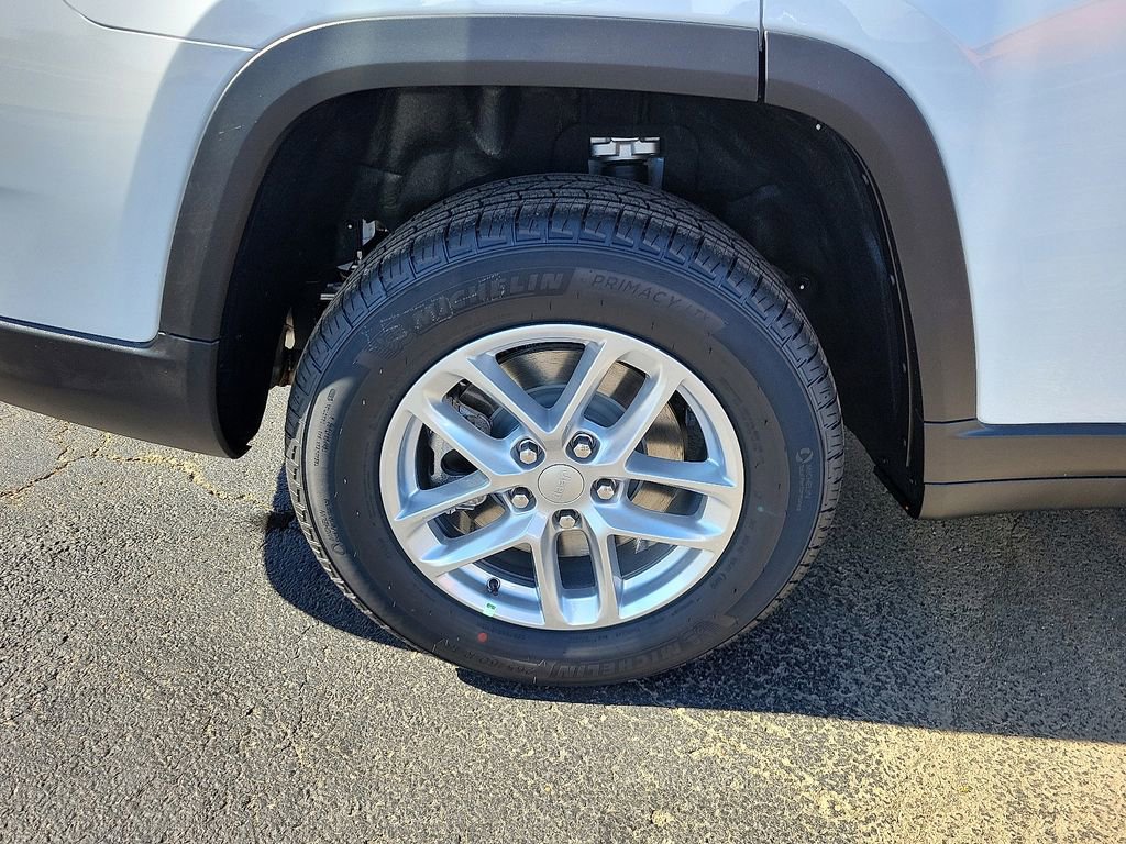 New 2025 Jeep Grand Cherokee L Laredo image 7