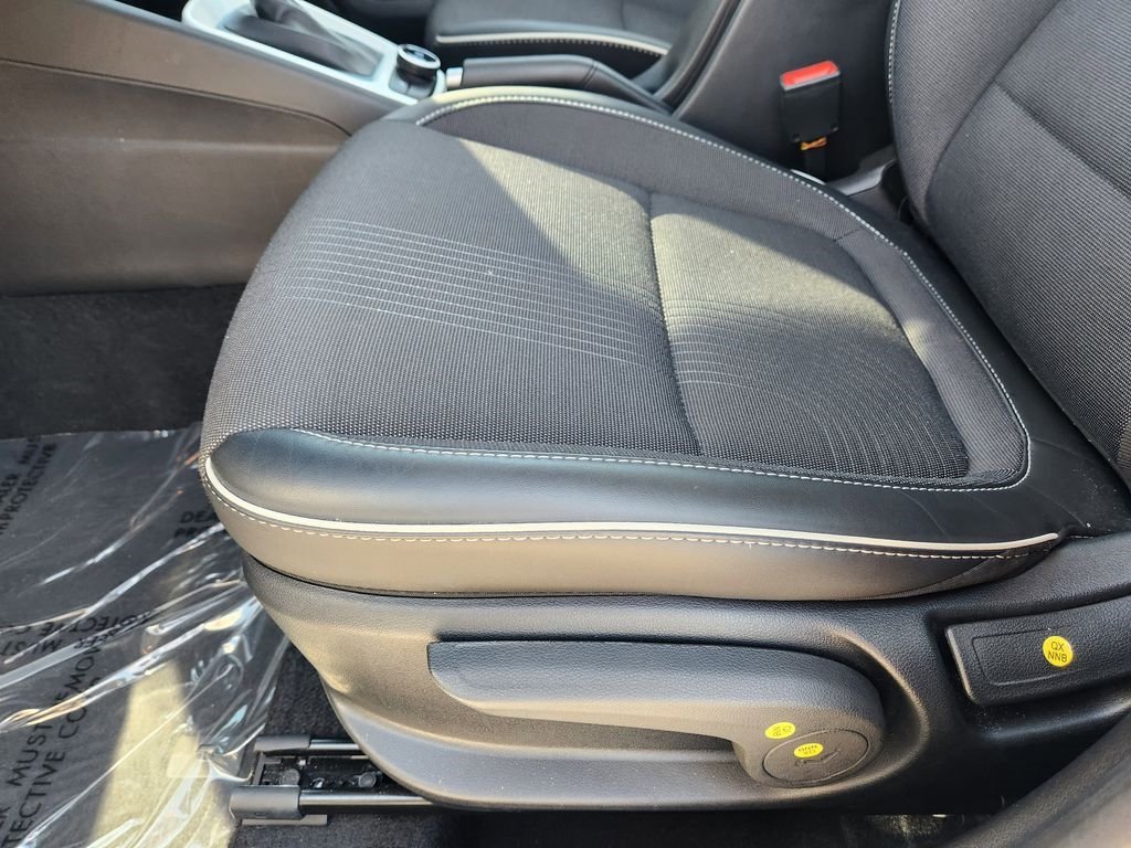 Used 2024 Hyundai Venue Limited image 24