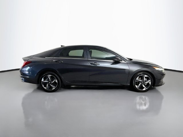 Used 2021 Hyundai Elantra Limited w/ Cargo Package FWD image 11