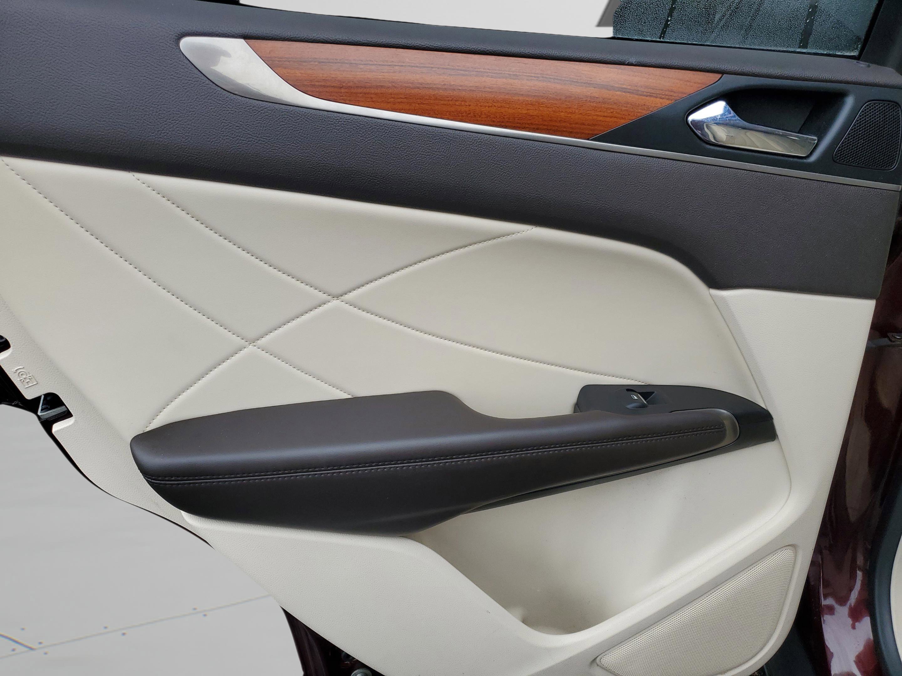 Used 2016 Lincoln MKC Reserve w/ Lincoln MKC Climate Package image 16