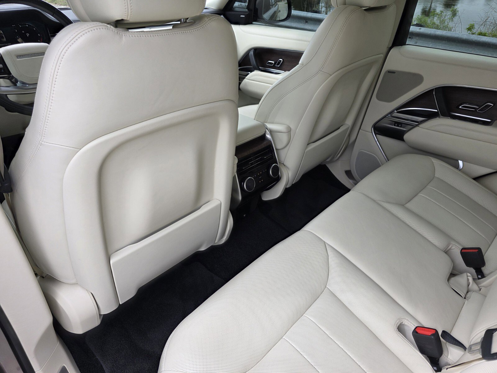 Certified 2023 Land Rover Range Rover SE image 15