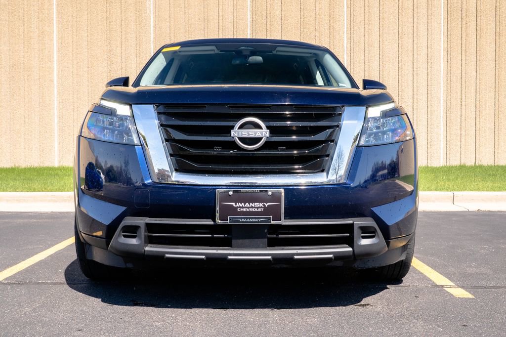 Used 2024 Nissan Pathfinder SV FWD image 3