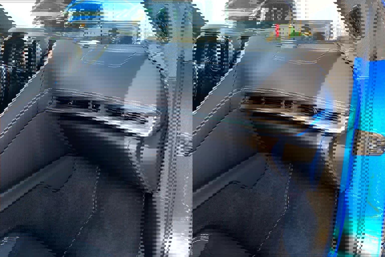 Certified 2024 Chevrolet Corvette Stingray Preferred Cpe image 19