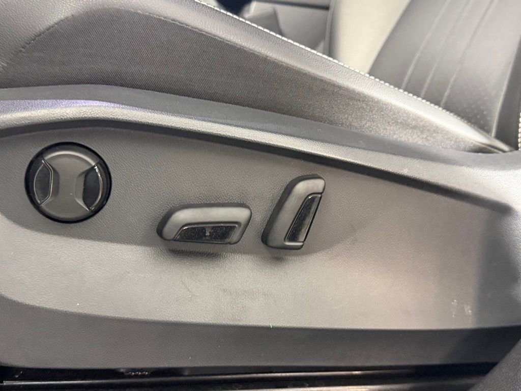 Used 2023 Volkswagen Tiguan SE R-Line FWD image 20