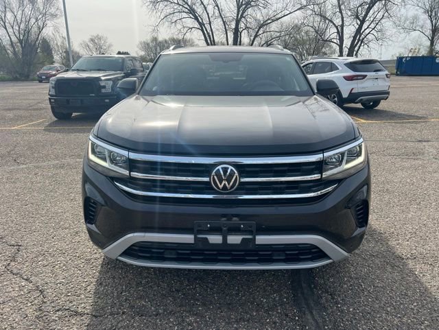 Used 2020 Volkswagen Atlas Cross Sport SE w/ Panoramic Sunroof Package AWD/4WD image 2