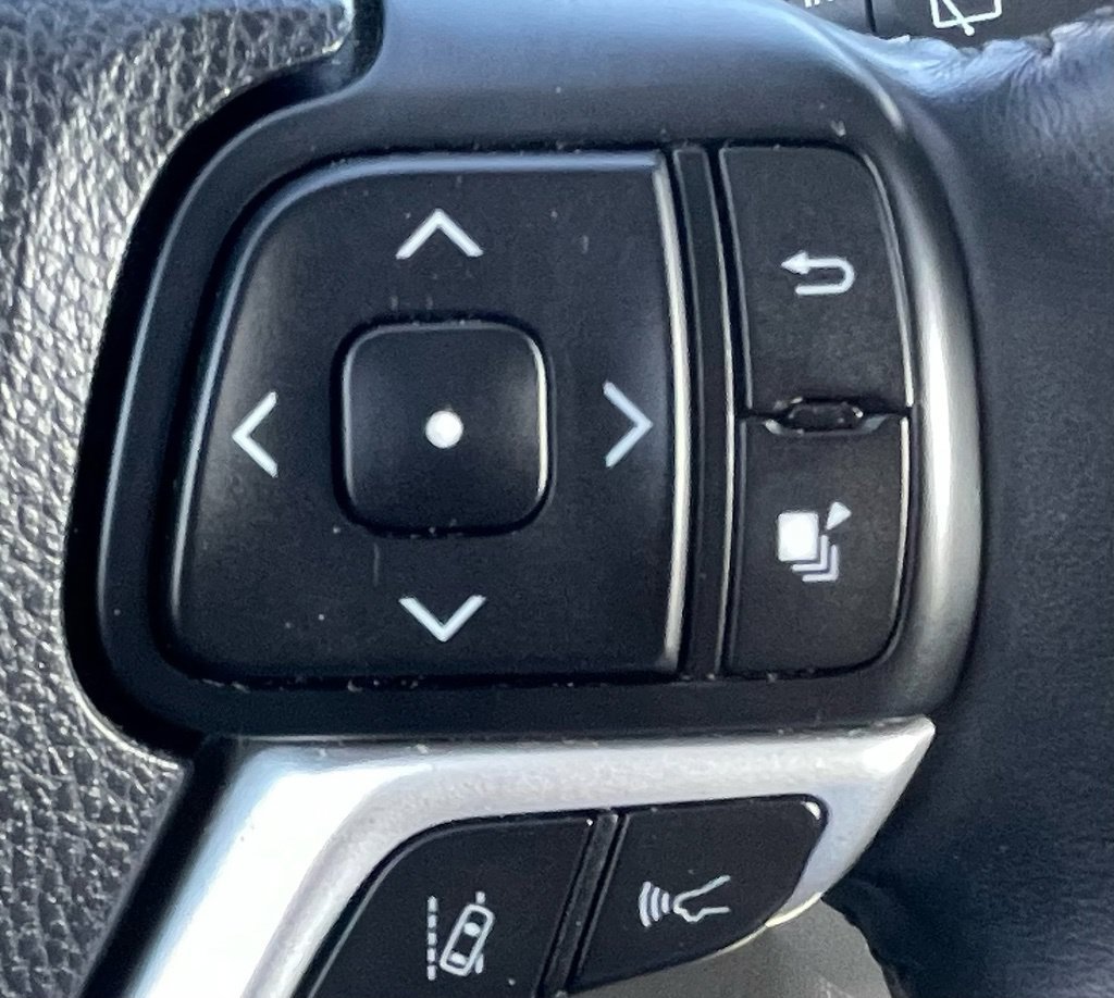 Used 2017 Toyota Highlander XLE FWD image 23