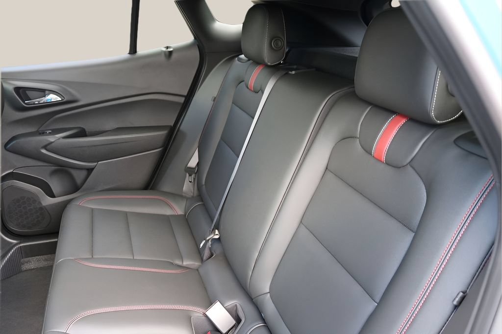 Used 2026 Chevrolet Trax RS w/ Sunroof Package FWD image 17