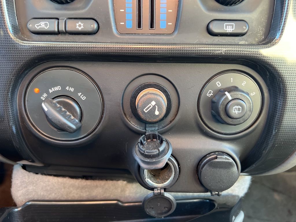 Used 2005 GMC Envoy SLE image 19