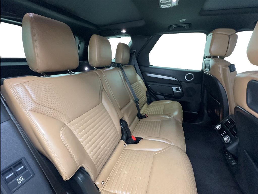 Used 2024 Land Rover Discovery Dynamic SE AWD/4WD image 29
