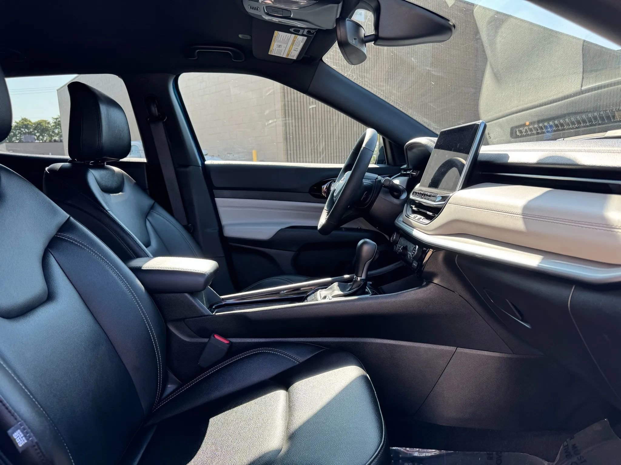 Used 2025 Jeep Compass Limited image 24