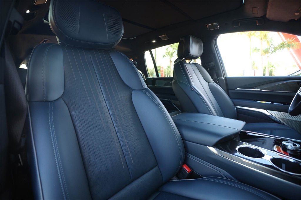 Used 2025 Cadillac Escalade IQ Sport 2 w/ LPO, ONYX Package image 44
