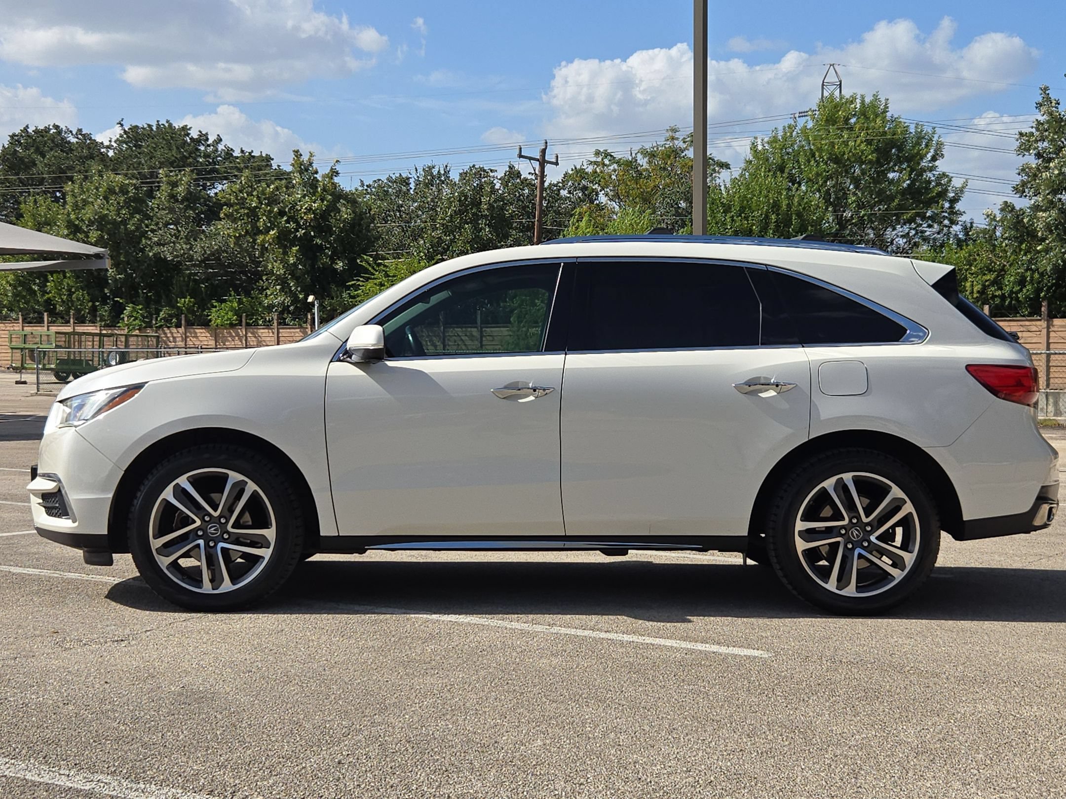 Used 2017 Acura MDX w/ Advance Package AWD/4WD image 6