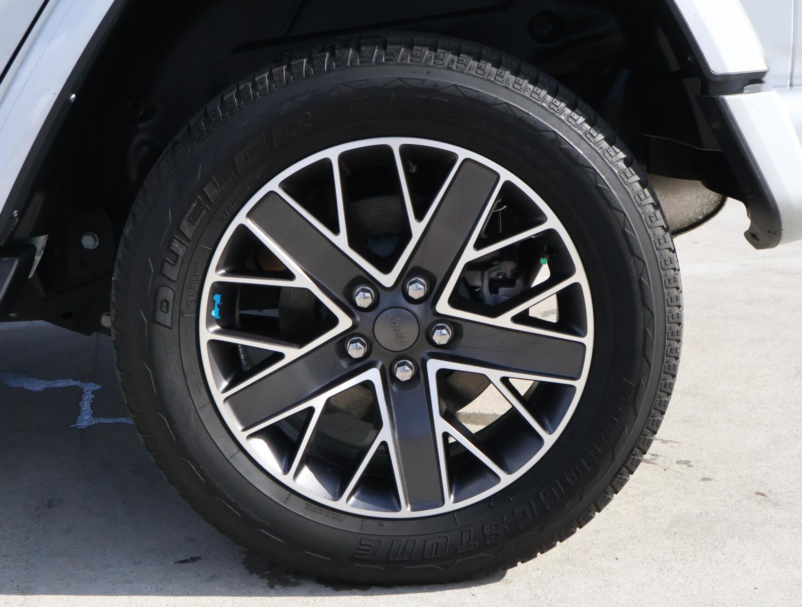 Used 2023 Jeep Wrangler Unlimited Sahara image 9