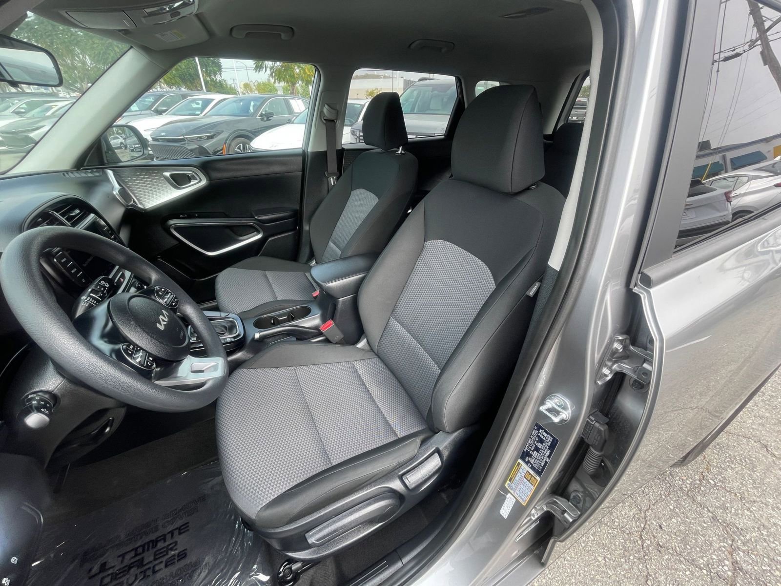 Used 2025 Kia Soul LX w/ LX Technology Package FWD image 36