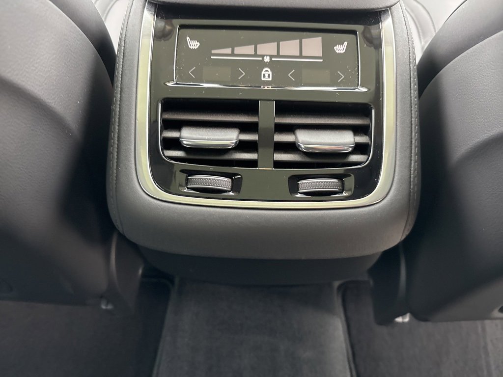 Certified 2025 Volvo XC90 B6 Plus image 45