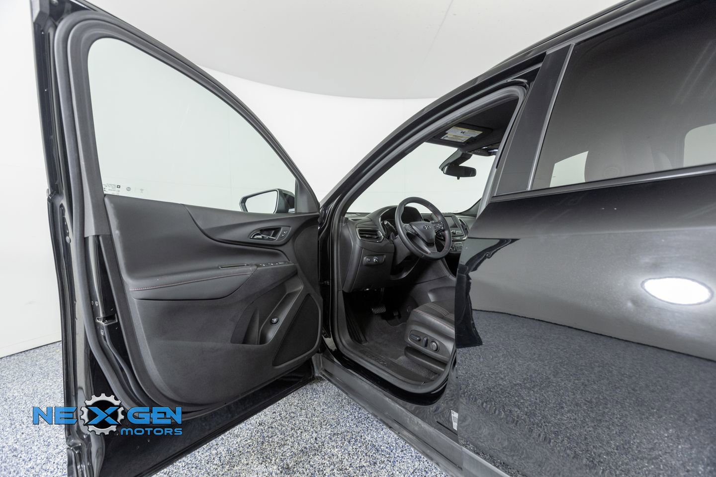 Used 2023 Chevrolet Equinox RS FWD image 9