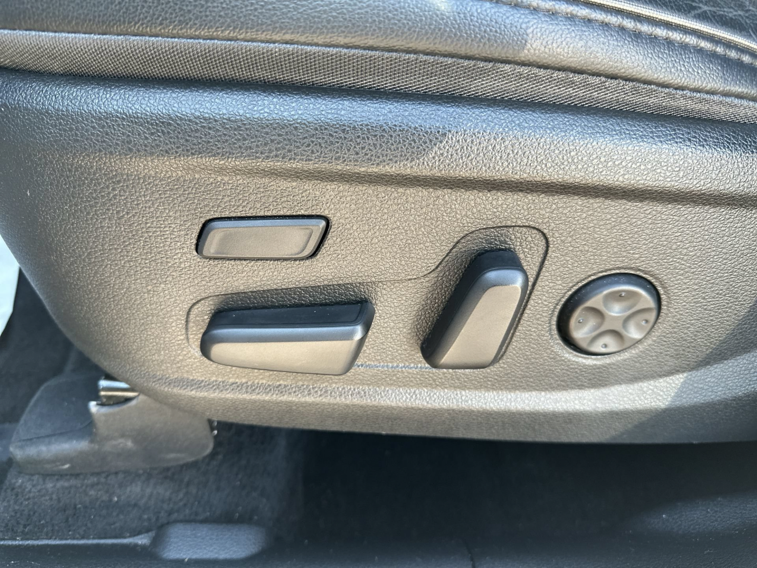 Used 2022 Hyundai Santa Fe Limited FWD image 14