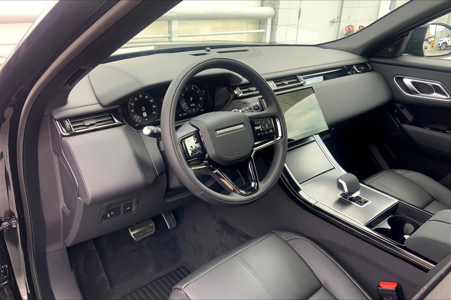 New 2026 Land Rover Range Rover Velar Dynamic SE image 5
