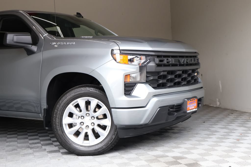 Used 2025 Chevrolet Silverado 1500 Custom RWD image 3