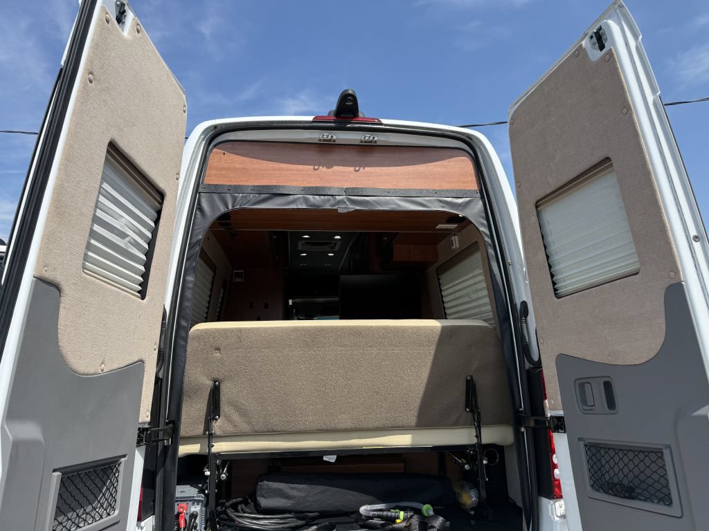 Used 2017 Mercedes-Benz Sprinter 3500 image 8