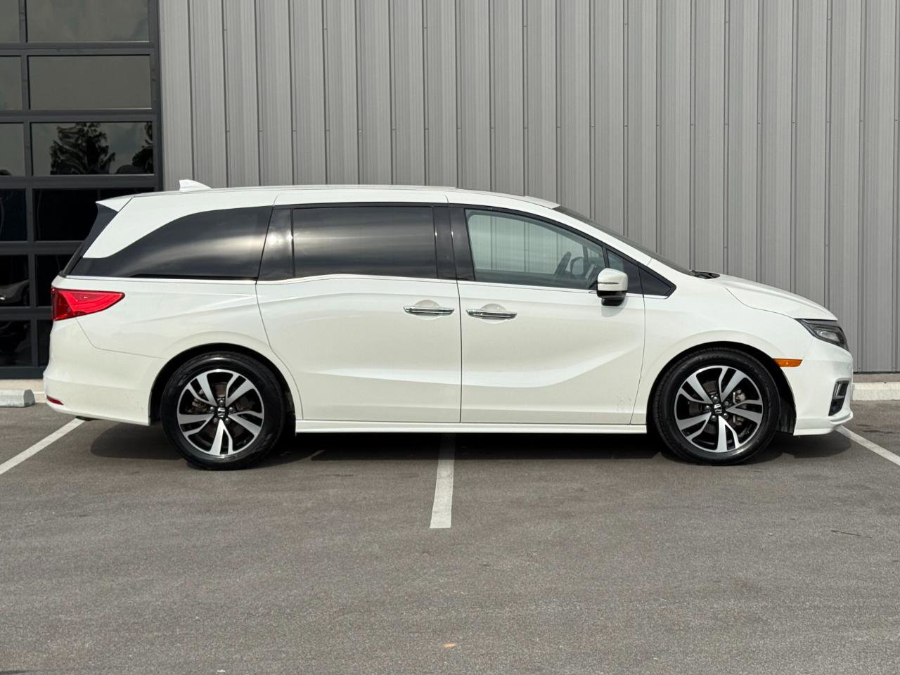 Used 2019 Honda Odyssey Elite image 4