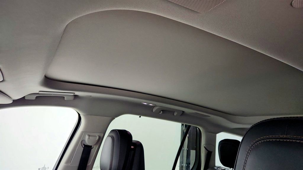 Used 2025 Lincoln Aviator Reserve w/ Equipment Group 201A image 10