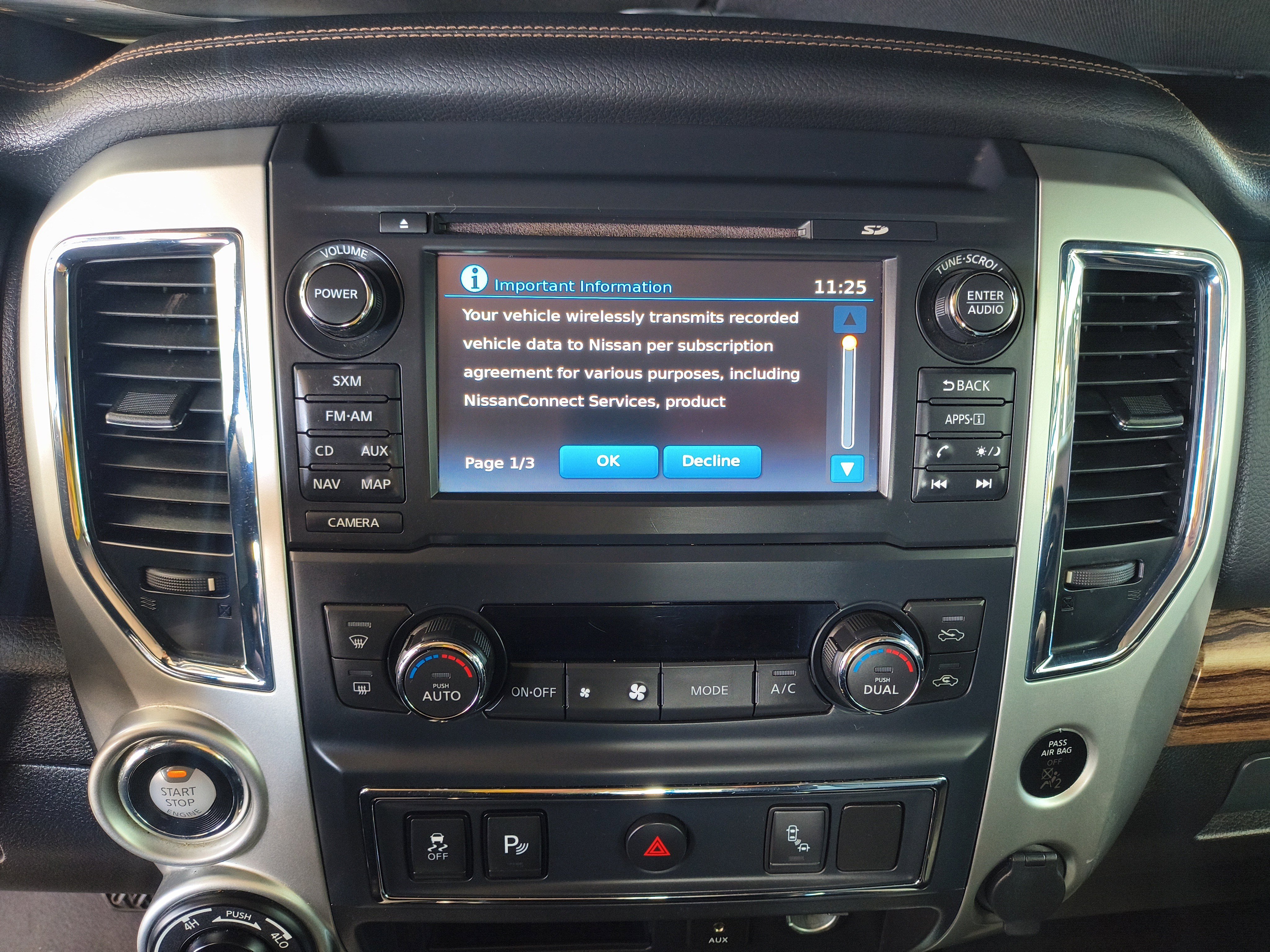 Used 2017 Nissan Titan SL image 17