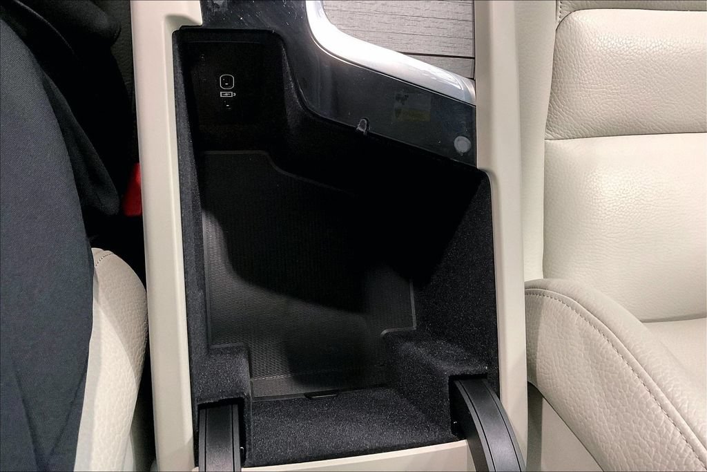 Certified 2025 Volvo S60 B5 Plus AWD/4WD image 16