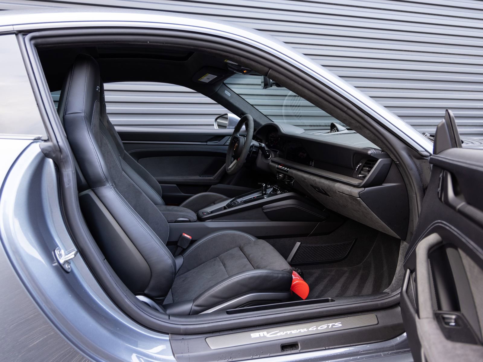 Used 2025 Porsche 911 Carrera 4 GTS image 31