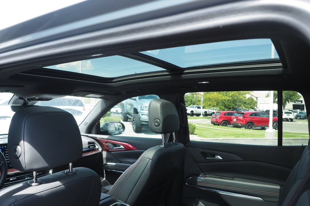 Used 2024 Chevrolet Traverse RS AWD/4WD image 15