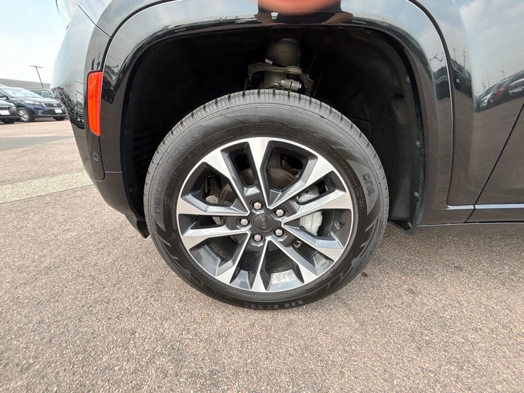 Used 2024 Jeep Grand Cherokee Overland AWD/4WD image 9