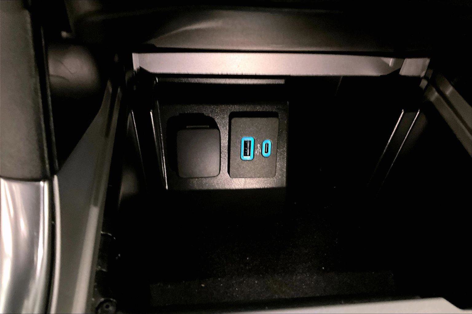 Used 2022 Ford Explorer XLT w/ Equipment Group 202A image 32