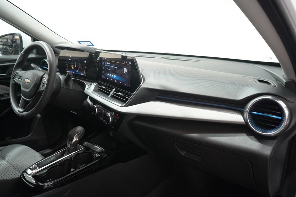 Used 2025 Chevrolet Trax LT FWD image 16