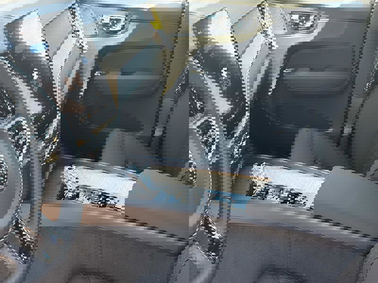 New 2026 Volvo XC60 B5 Plus w/ Climate Package image 18