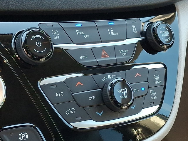 Used 2024 Chrysler Pacifica Touring-L FWD image 18