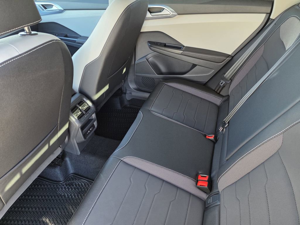 New 2026 Volkswagen Taos SE image 19