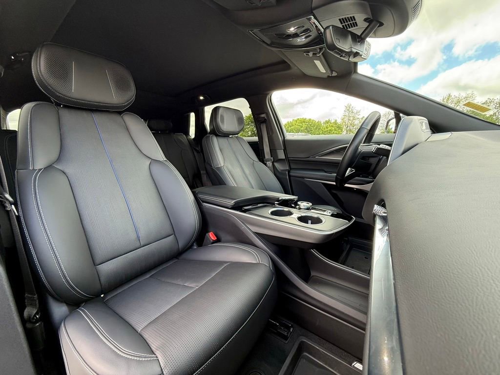 Used 2024 Cadillac Lyriq Luxury w/ LPO, Floor Liner Package AWD/4WD image 32