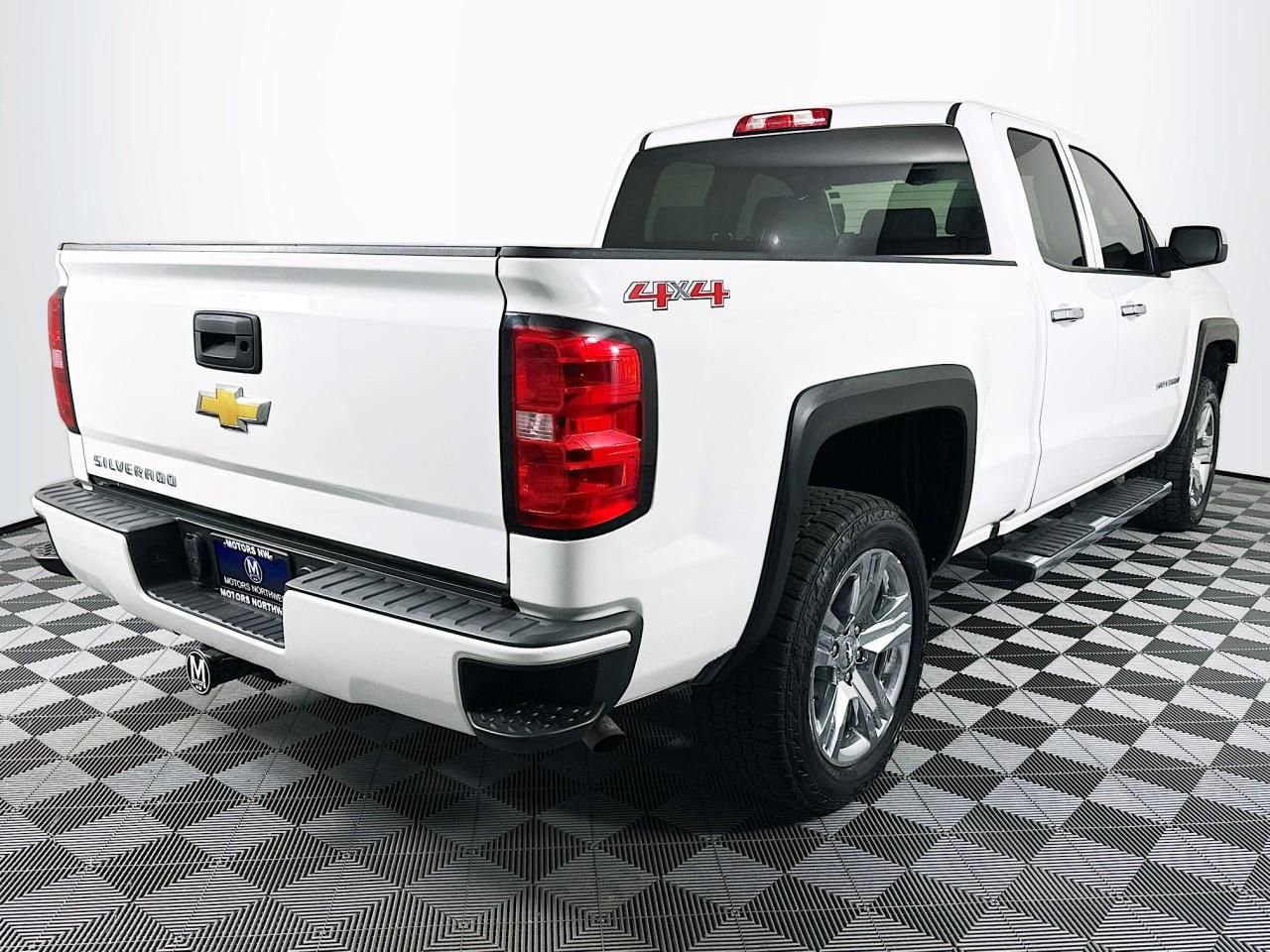 Used 2017 Chevrolet Silverado 1500 Custom w/ Custom Convenience Package AWD/4WD image 23