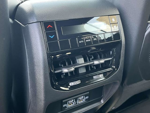 New 2025 Jeep Grand Cherokee L Laredo image 18